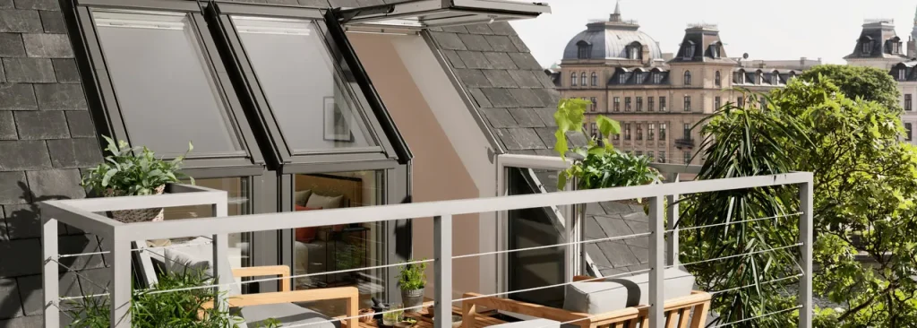 Dachbalkon mit Blick über die Stadt