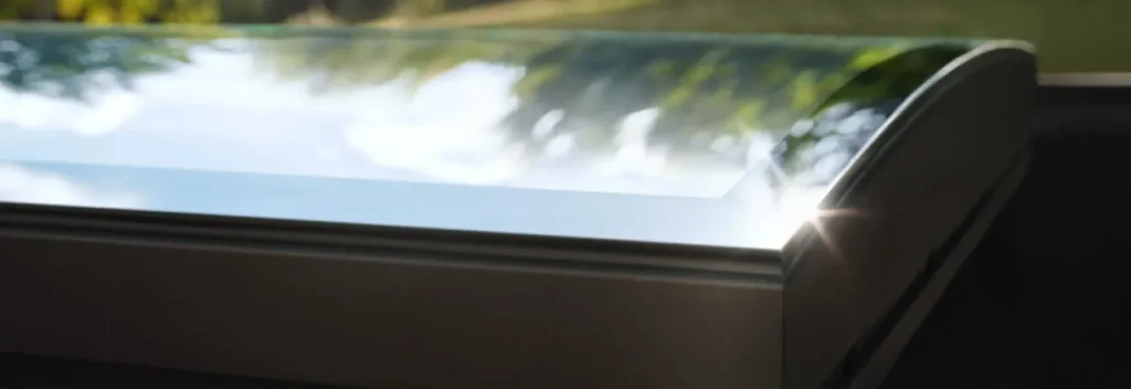 Flachdach-Fenster von innen gesehen