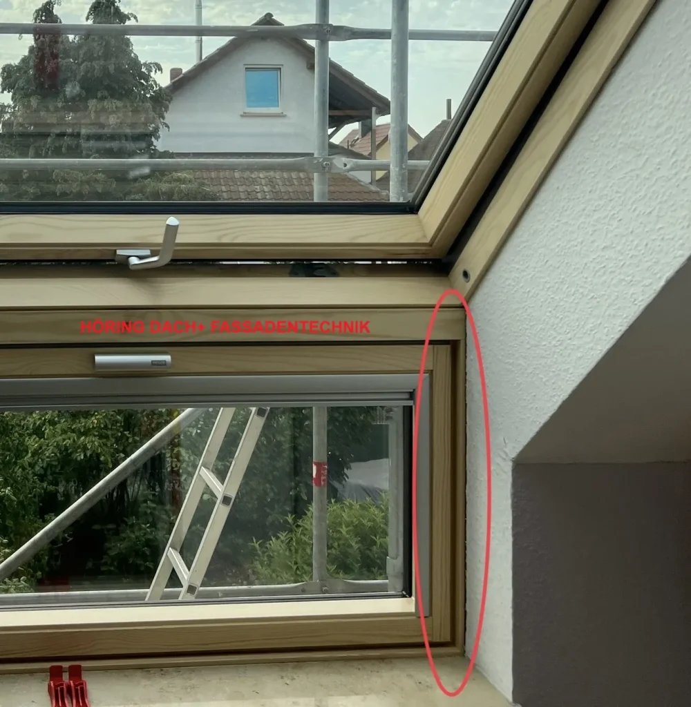 Saniertes Fensterelement mit markierter Trennstelle